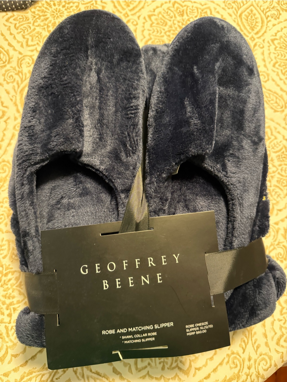 New Geoffrey Beene robe and slipper set navy